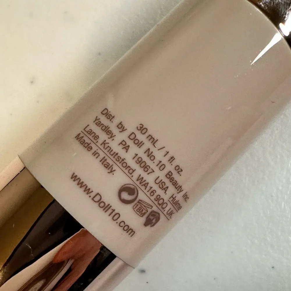 NWT DOLL 10 - HydraLuxe Smoothing Foundation- Fair & High Lip Shine - Celeb